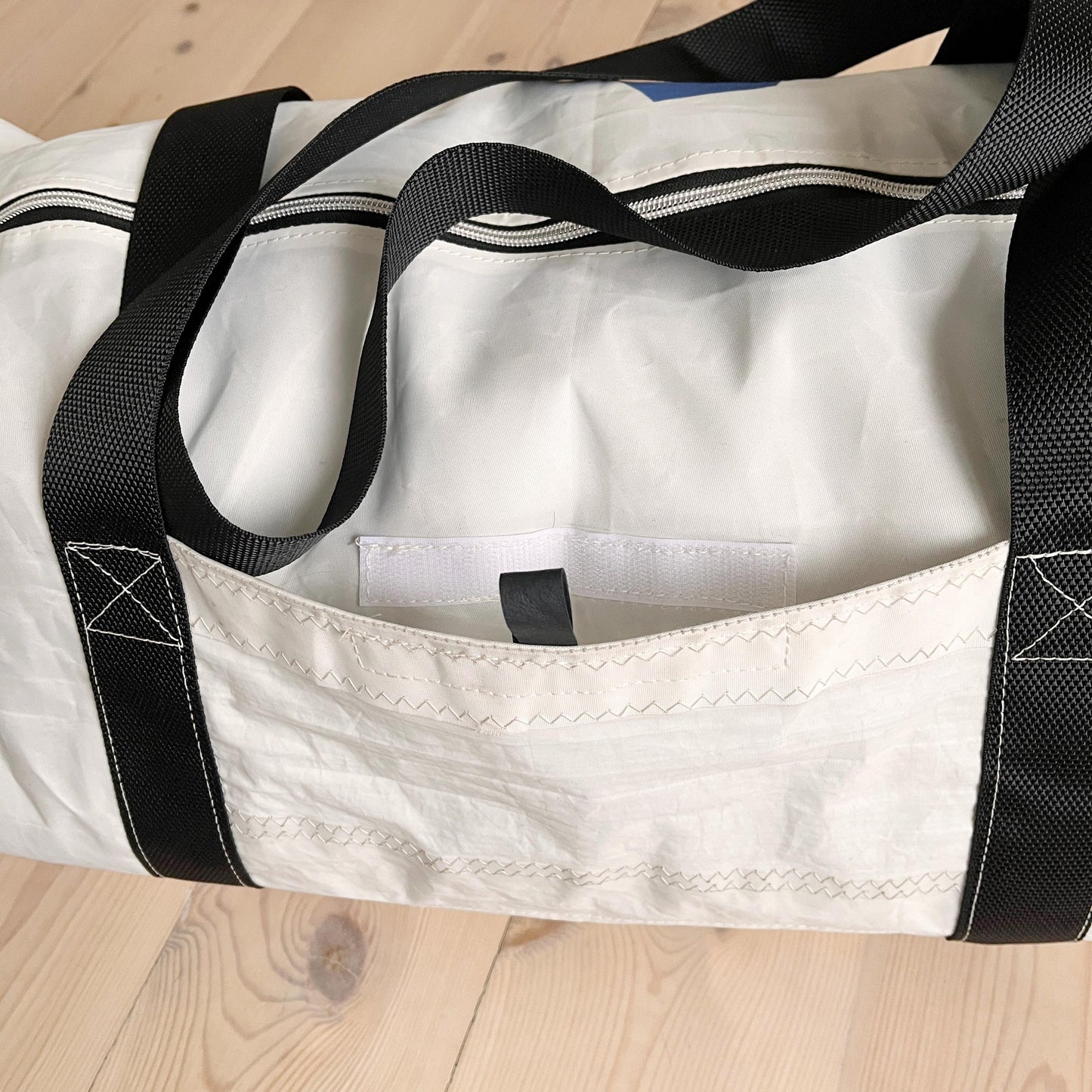 Bestillingsvare!
Duffelbag med 4-tall, sorte hanker