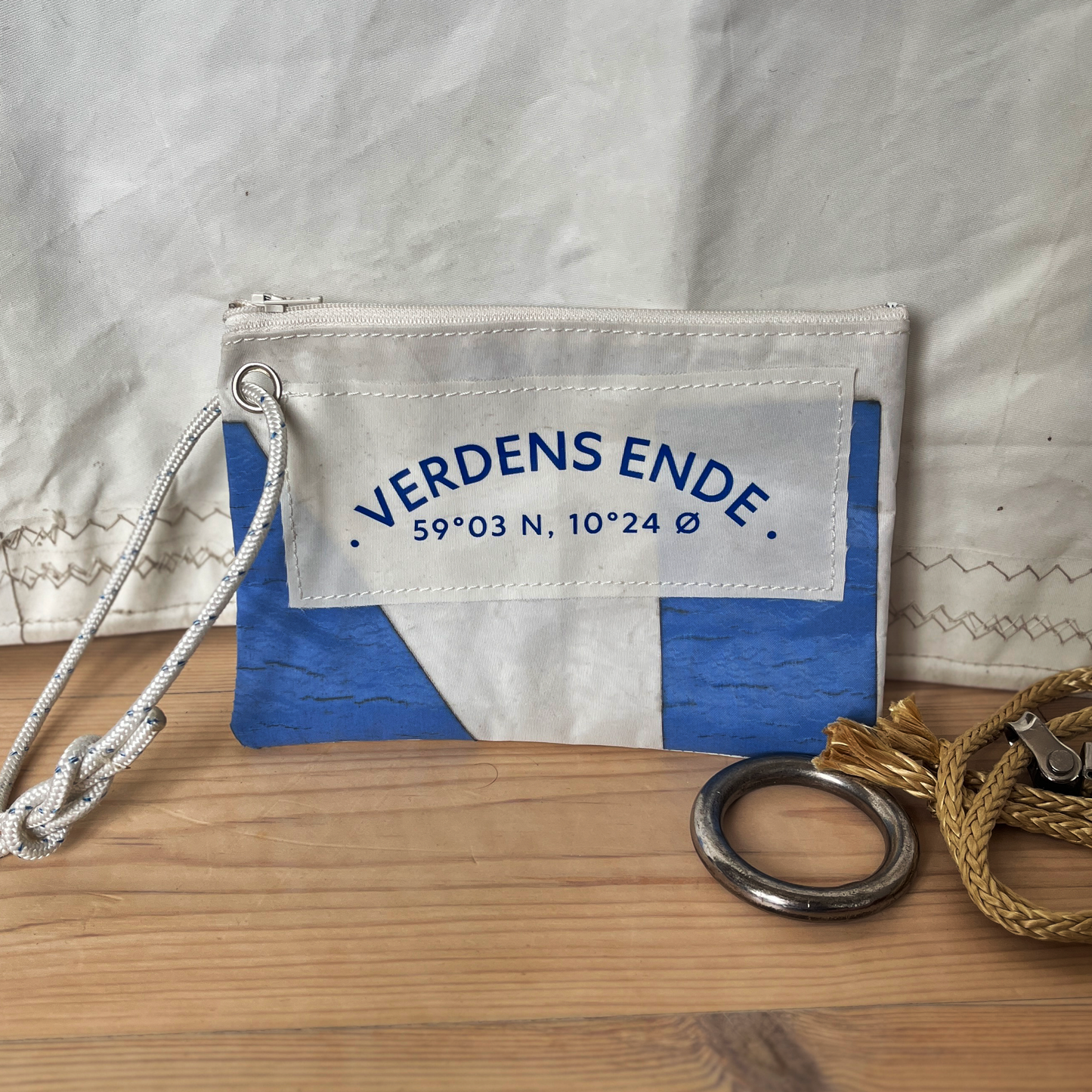 Små clutcher med "Verdens ende"