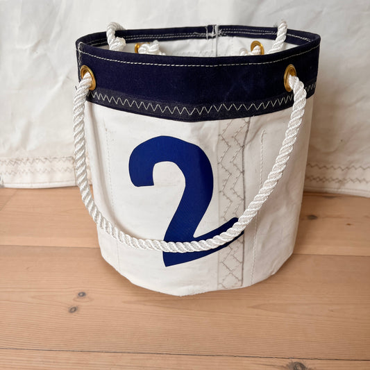 Ølbøtte med 2-tall og blå kant