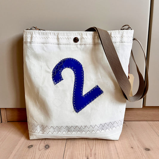 Skulderveske med trykknapp-lukning og to-tall