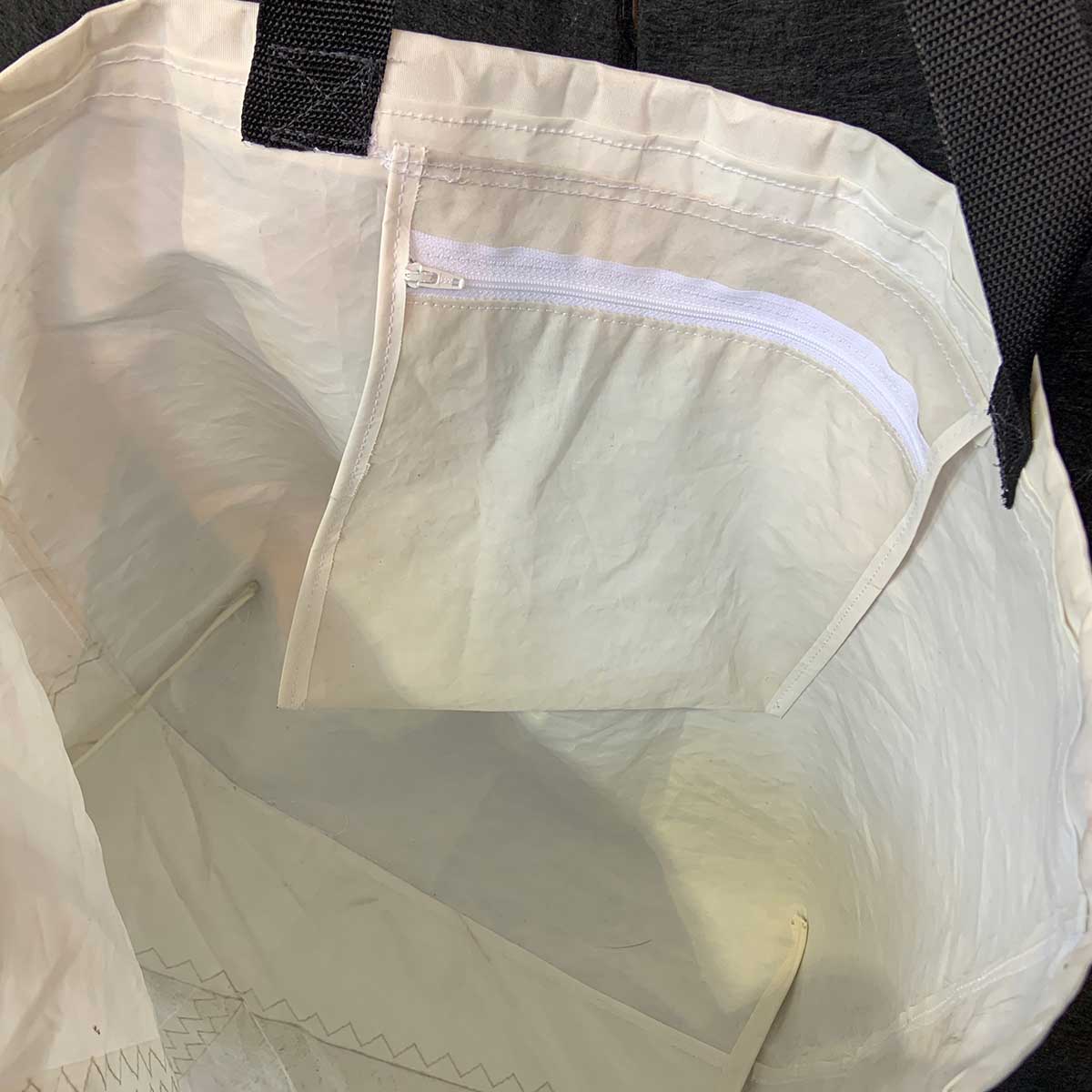 Stor bag med Quantum logo og innerlomme