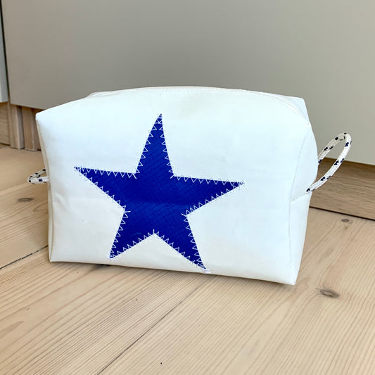 Toalettmappe med blå stjerne, og tau