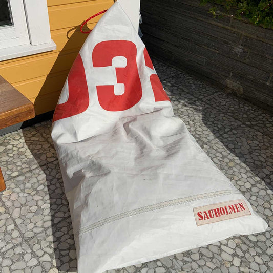 Saccosekk, med røde tall- uten fyll.