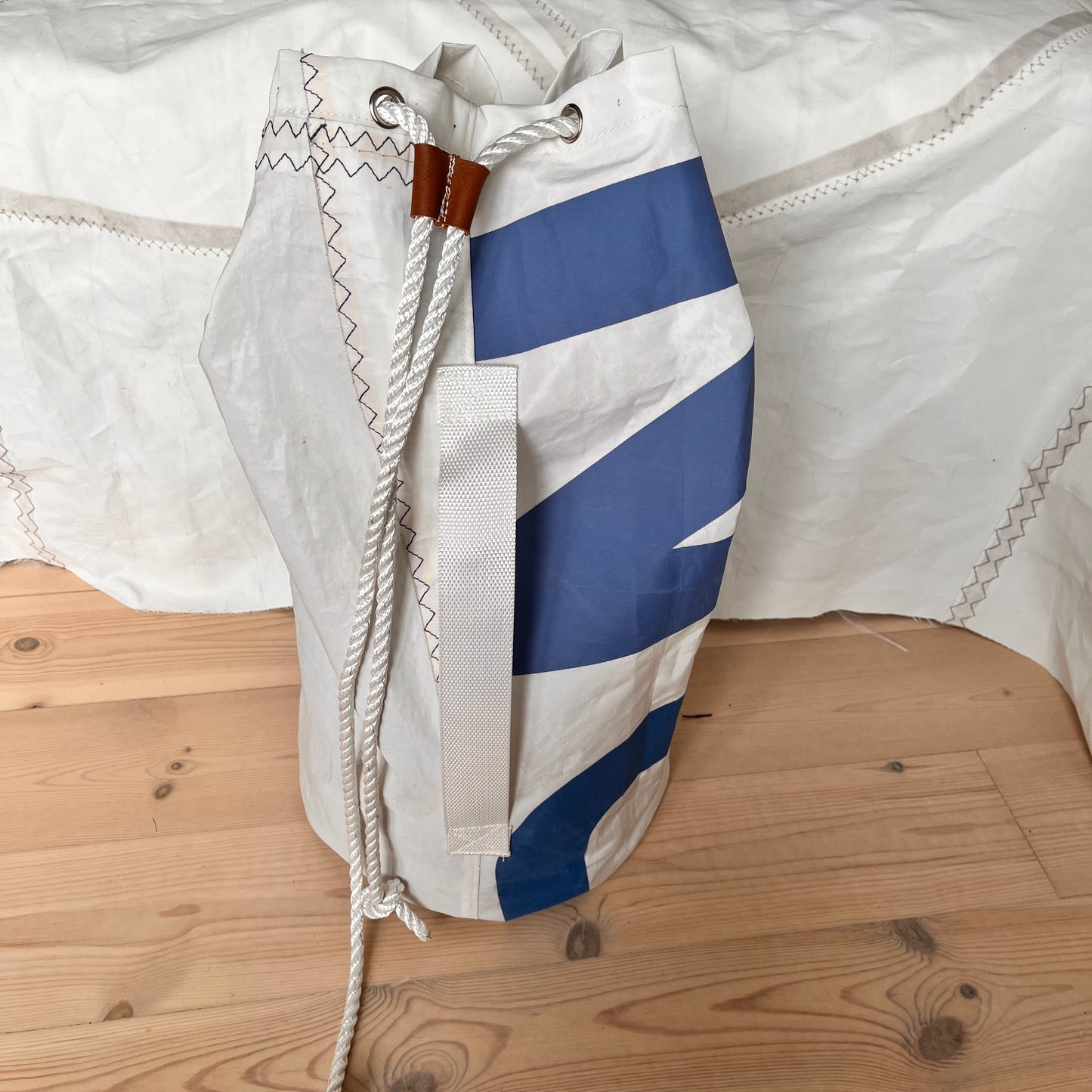 Skipssekk med bokstaver fra seilet