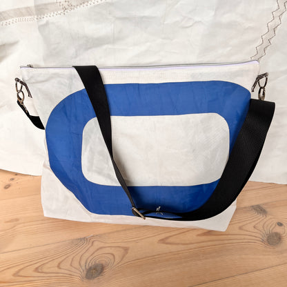 Skulderveske av gamle seil, sort rem