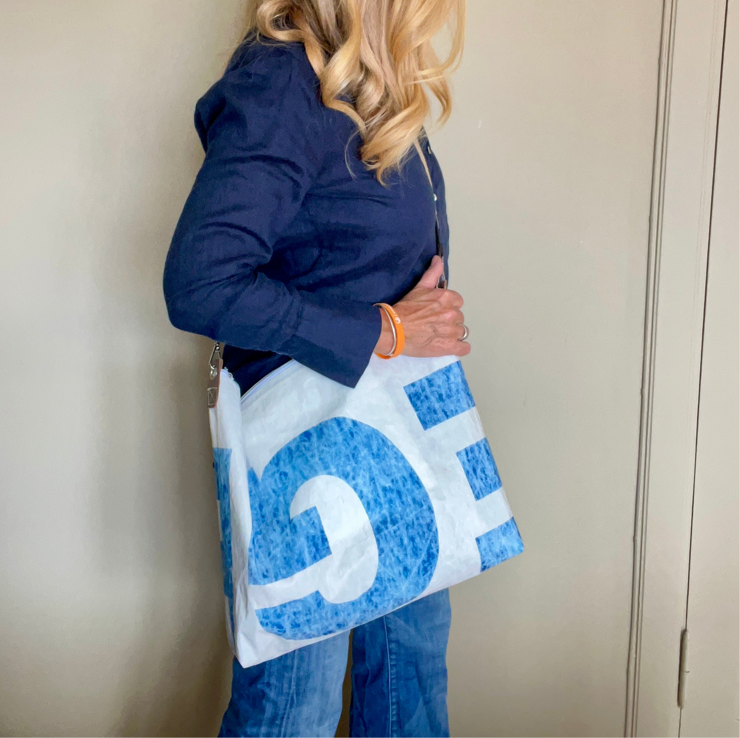 Skulderveske av gamle seil