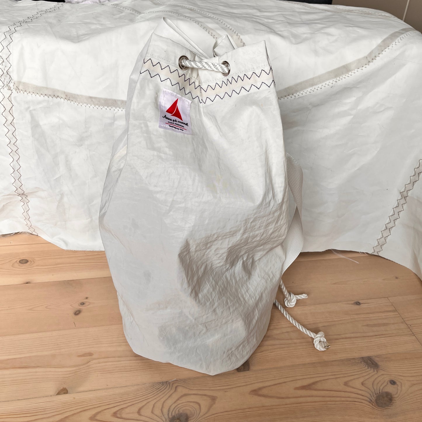 Skipssekk med bokstaver fra seilet