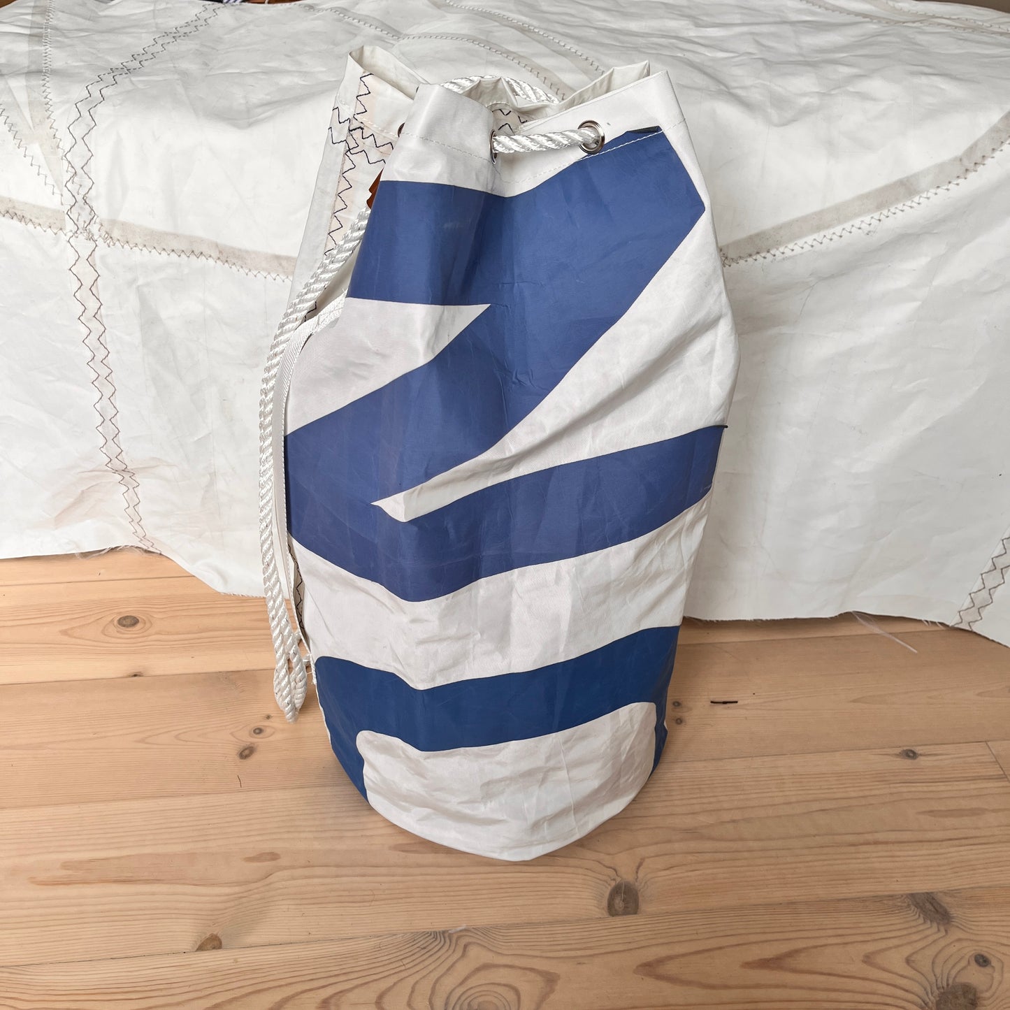 Skipssekk med bokstaver fra seilet