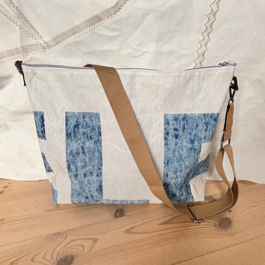 Skulderveske av gamle seil