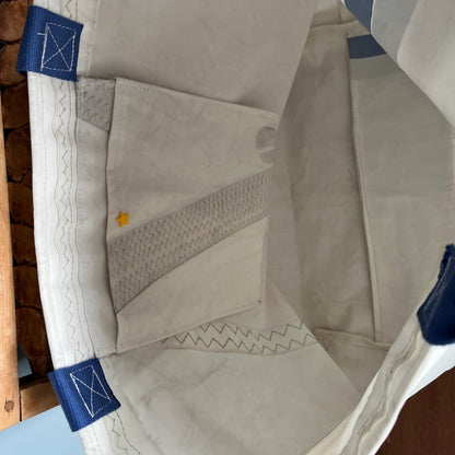 Stor bag med blå stripe, innerlomme. SALG!