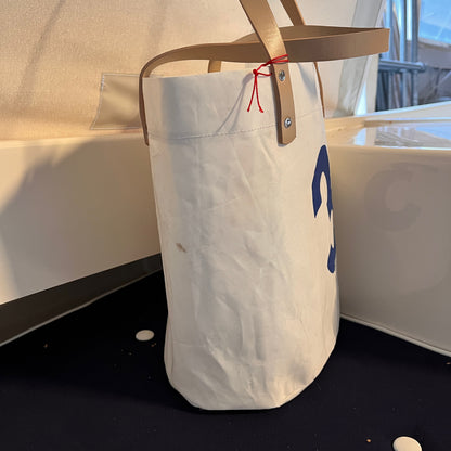 Ovalbunnet veske, med 3-tall og lyse "skinn"-remmer