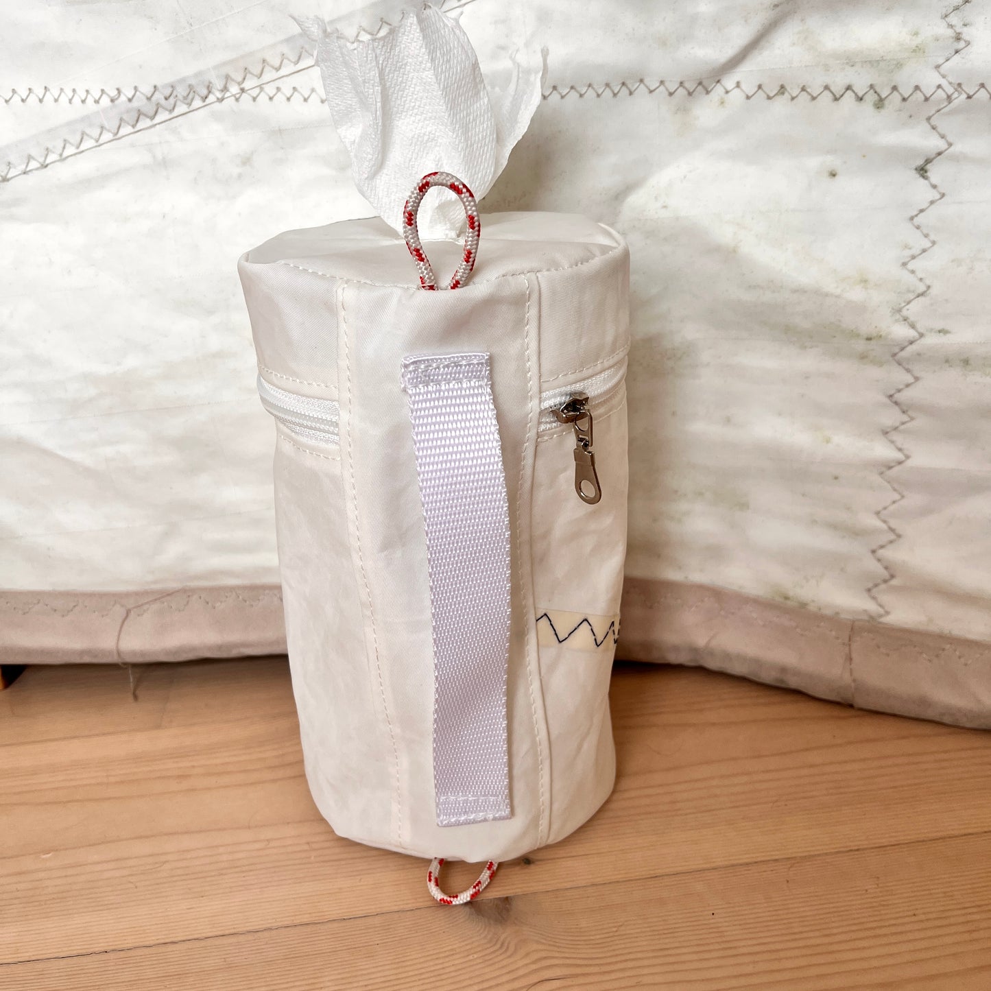 Torky-beholder av gammelt seil, rød stjerne