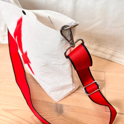 Crossbody, med rødt firetall - SALG!