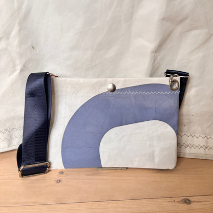 Crossbody, med tall fra seilet