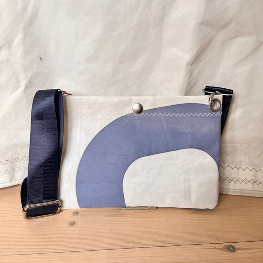 Crossbody, med tall fra seilet