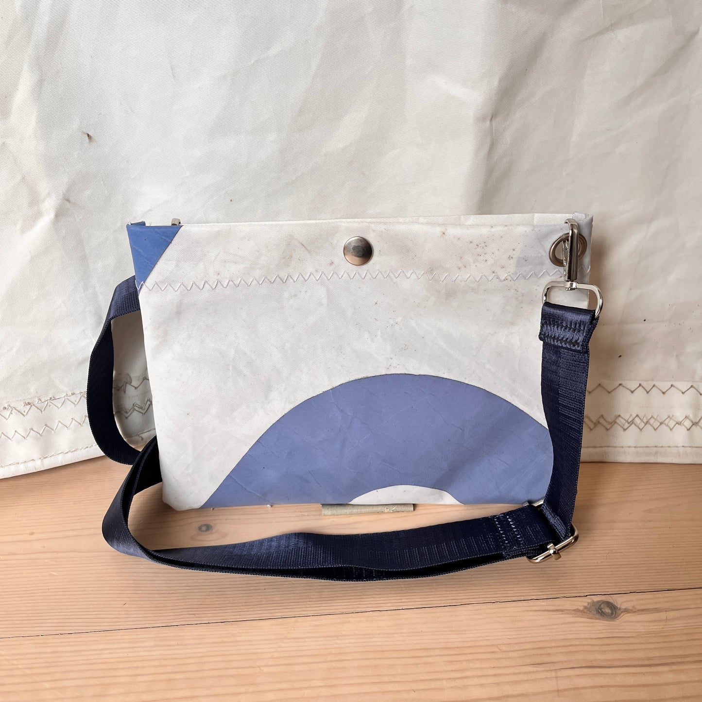 Crossbody, med tall fra seilet