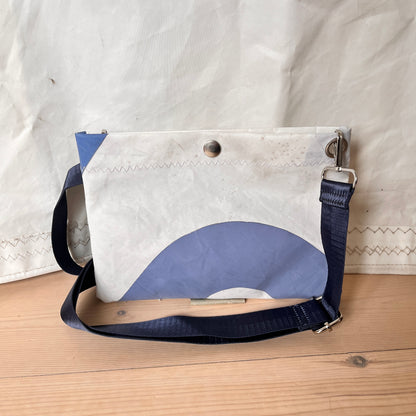 Crossbody, med tall fra seilet