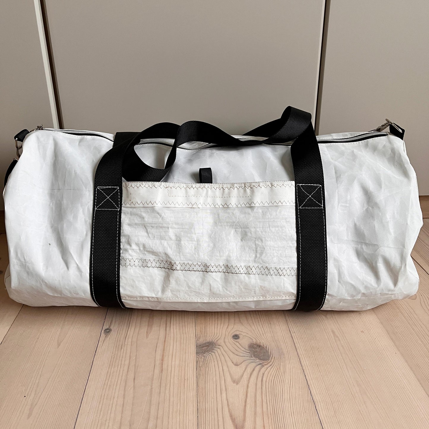 Bestillingsvare! 
Duffelbag med 4-tall, sorte hanker