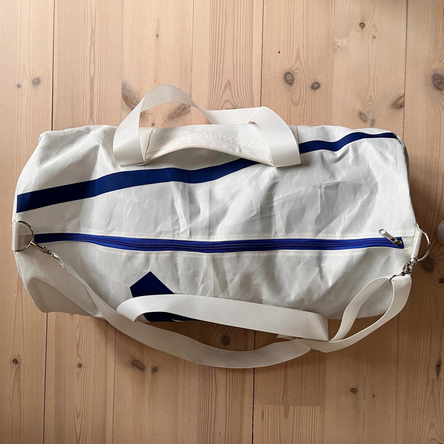 Bestillingsvare! 
Duffelbag med 4-tall, hvite hanker