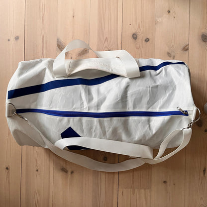 Bestillingsvare! 
Duffelbag med 4-tall, hvite hanker