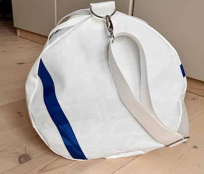 Bestillingsvare! 
Duffelbag med 4-tall, hvite hanker