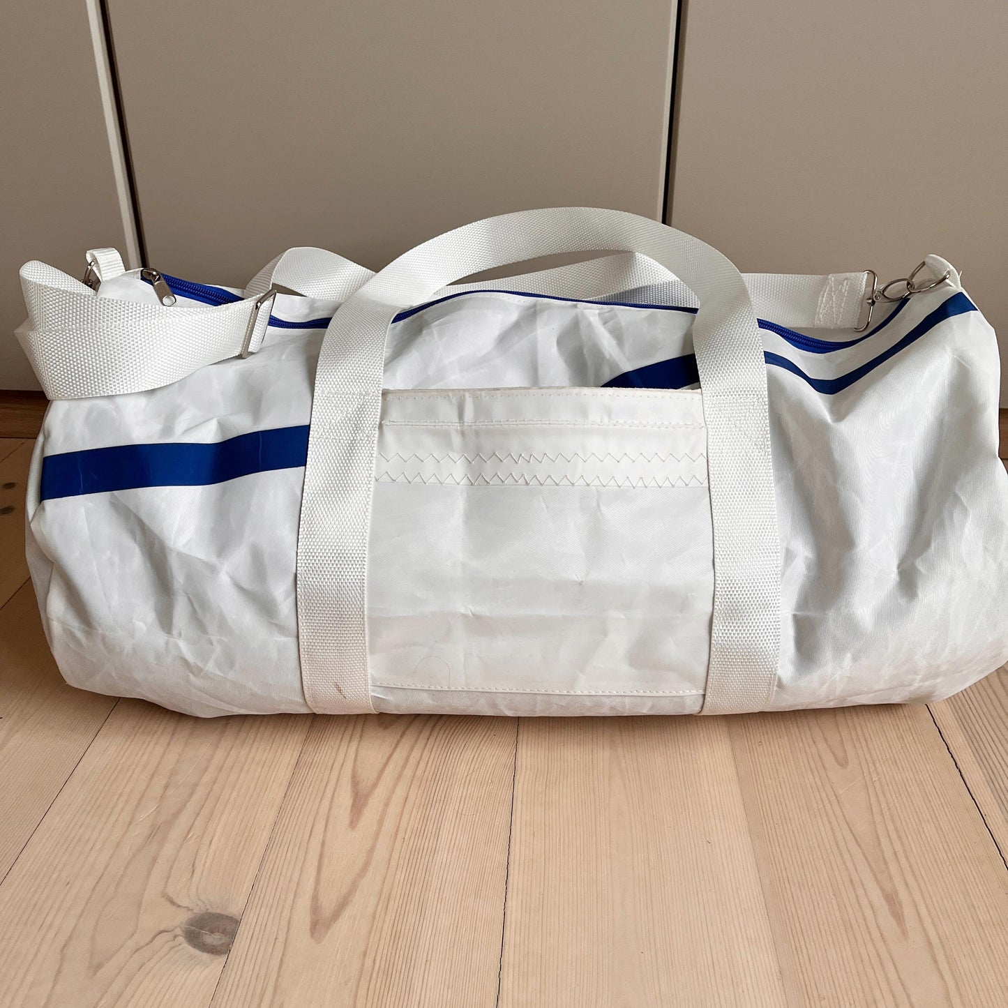 Bestillingsvare! 
Duffelbag med 4-tall, hvite hanker