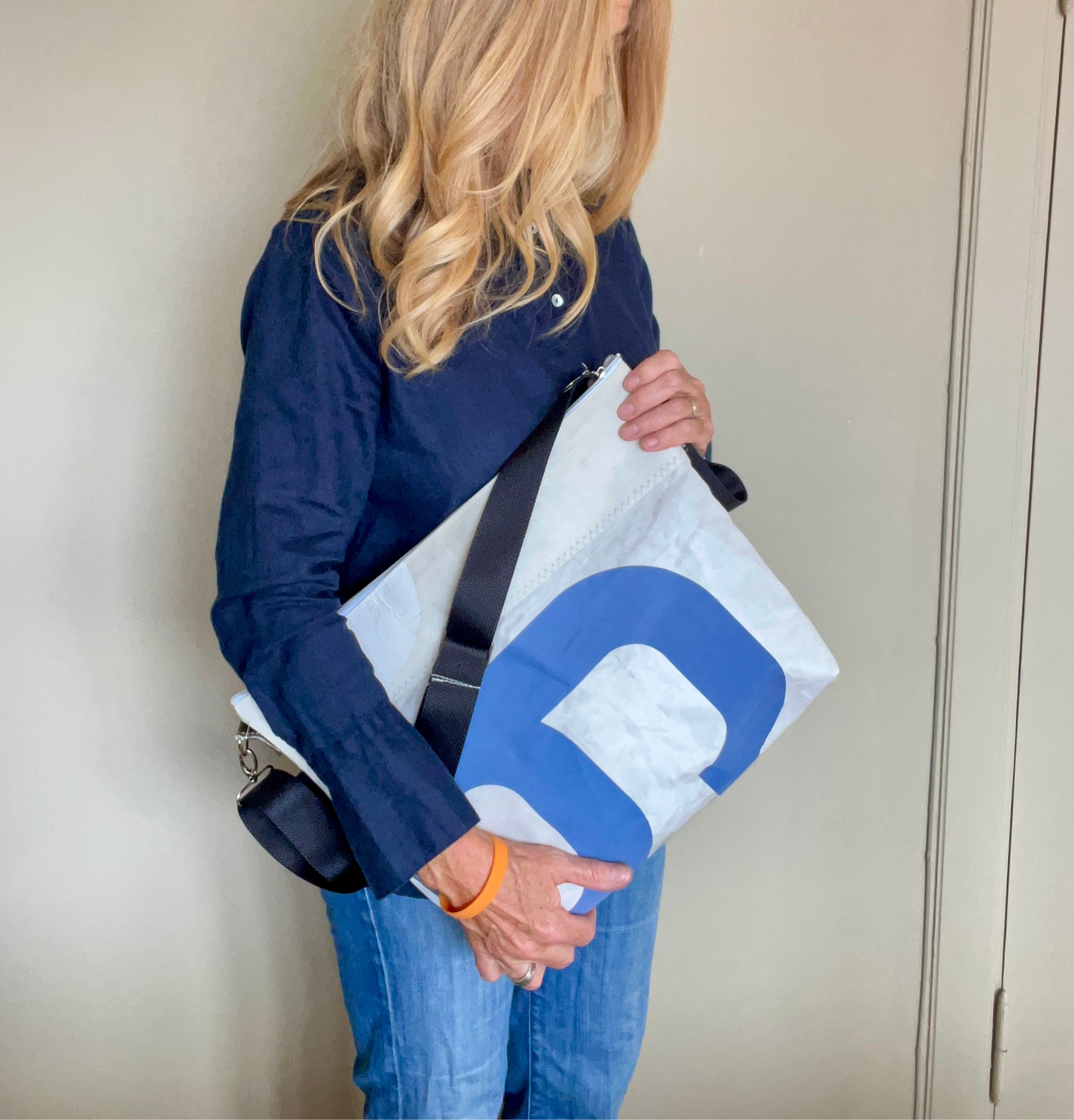 Skulderveske av gamle seil, sort rem