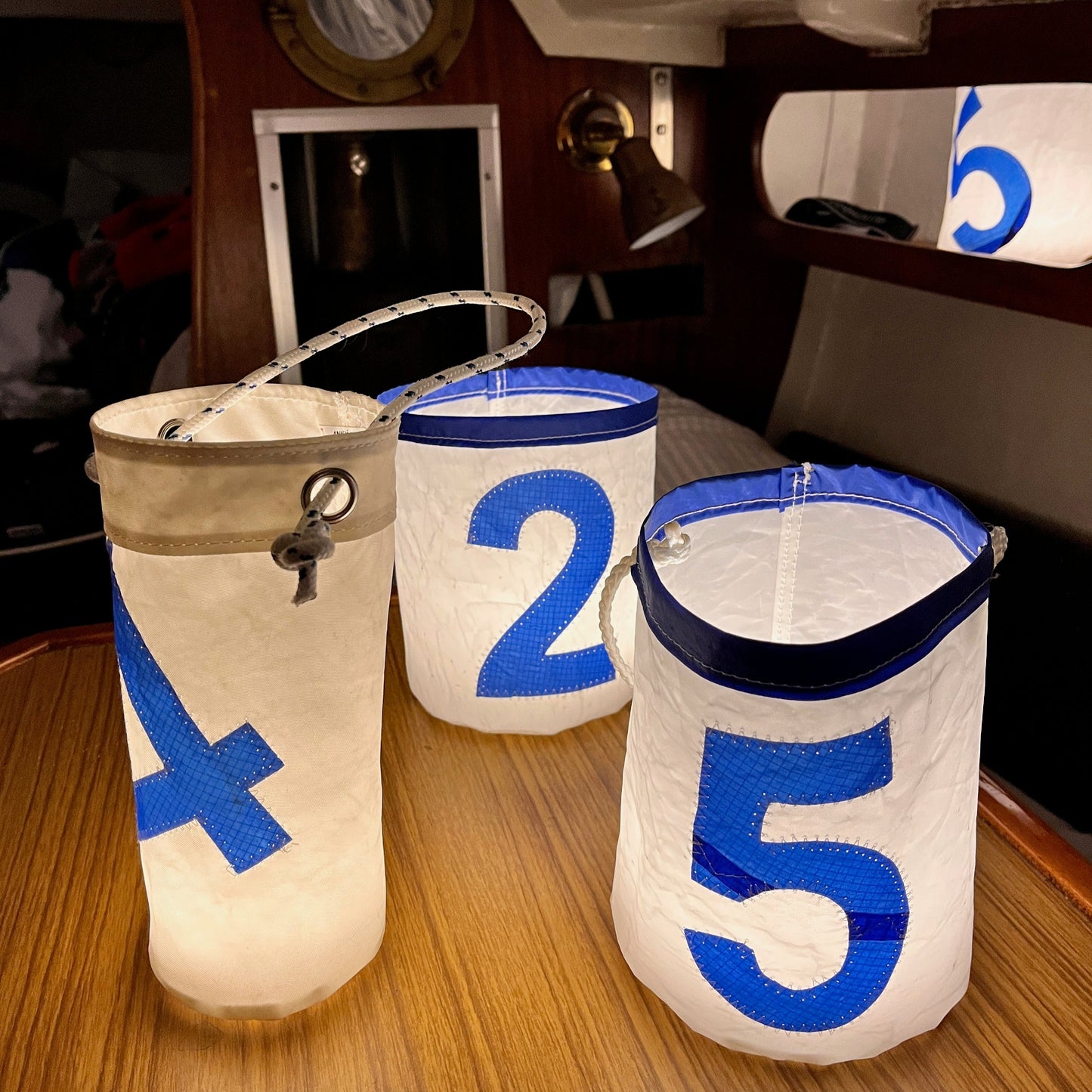 Bestillingsvare! 
Flaske- /vinposer rødt to-tall