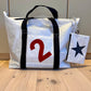 Bestillingsvare! 
Stor bag med glidelås og clutch, 2-tall og stjerne.