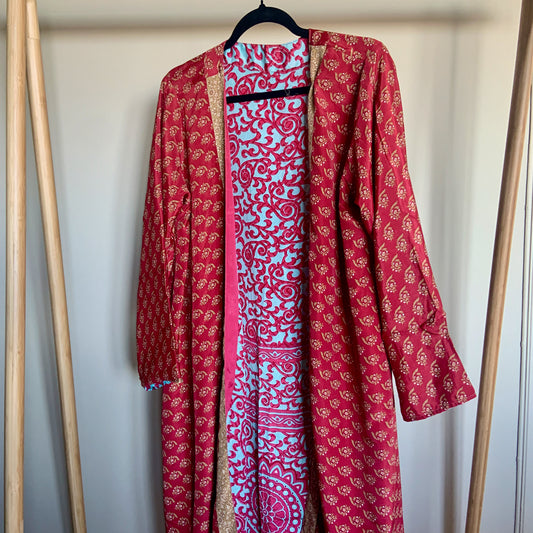 Kimono, kort. Mørkerød/lysblå-lilla
