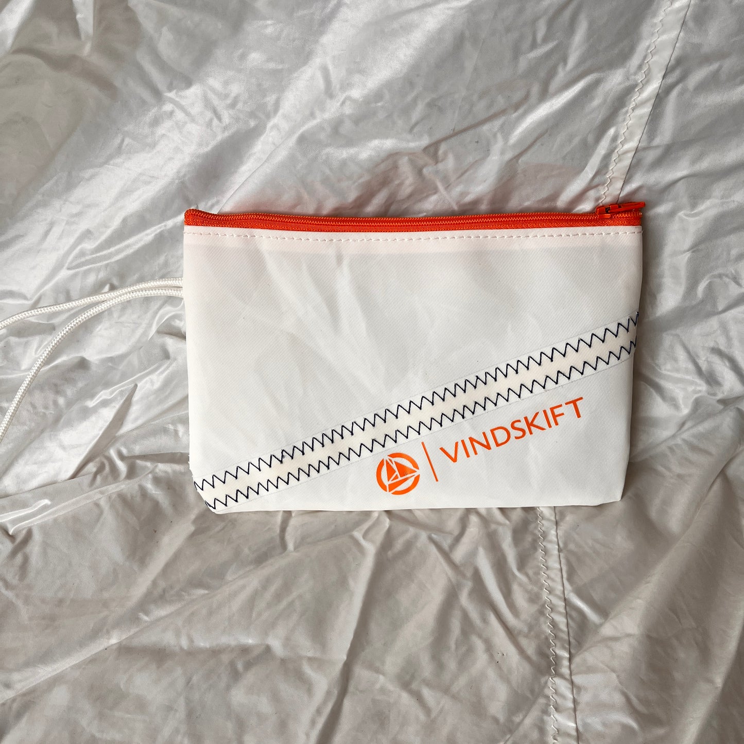 Vindskift-clutch, liten hvit