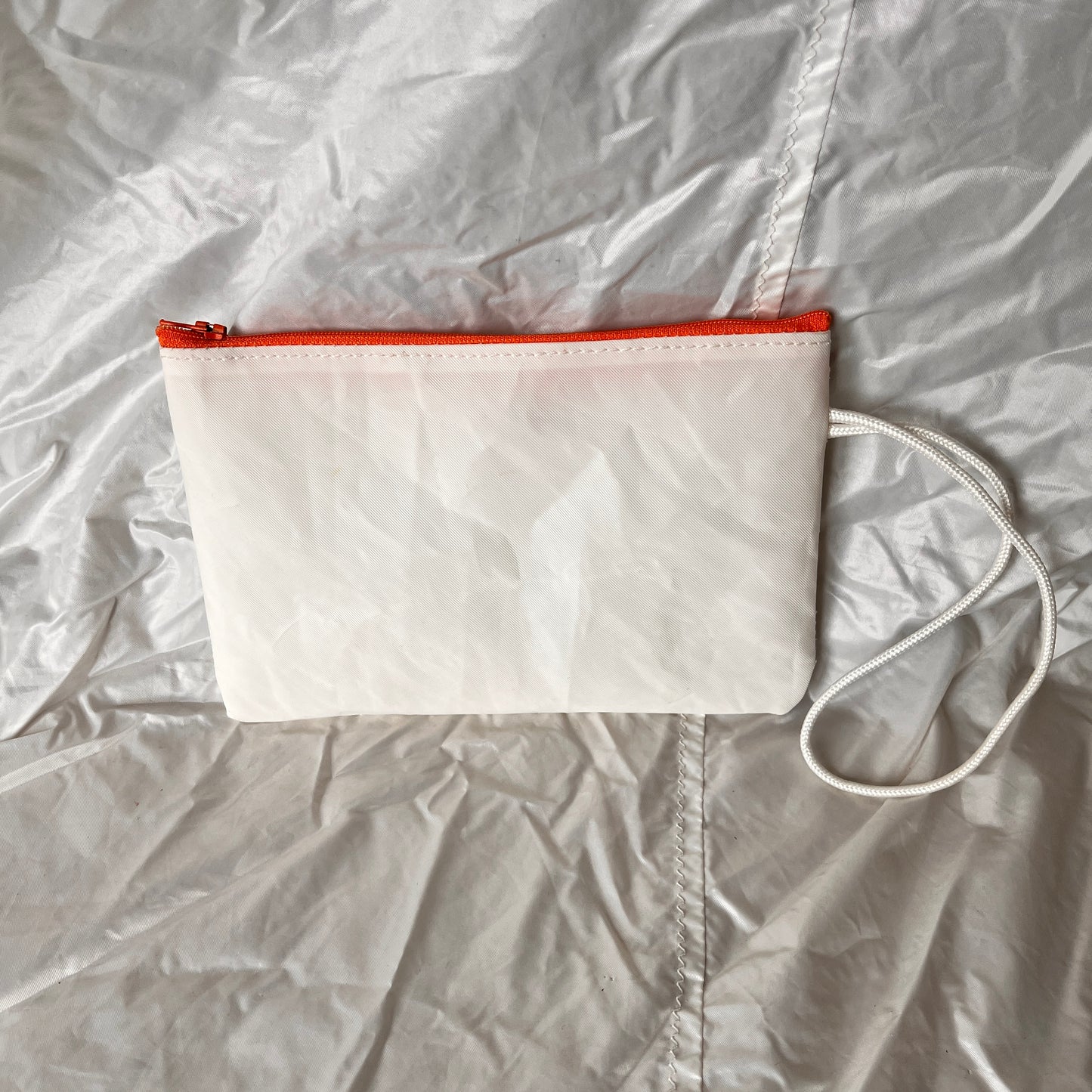 Vindskift-clutch, liten hvit