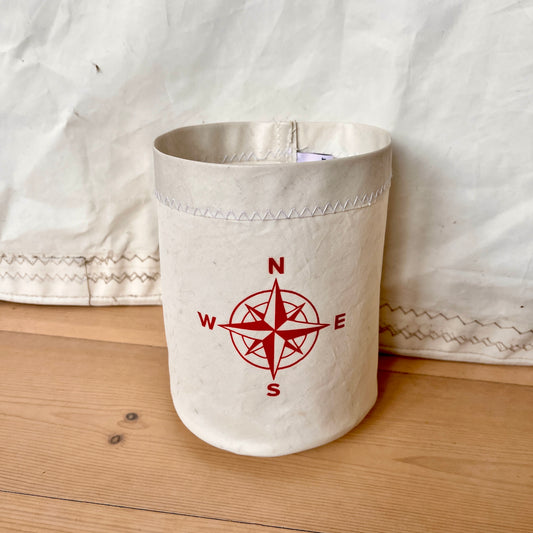 Lyslykt med rødt kompass