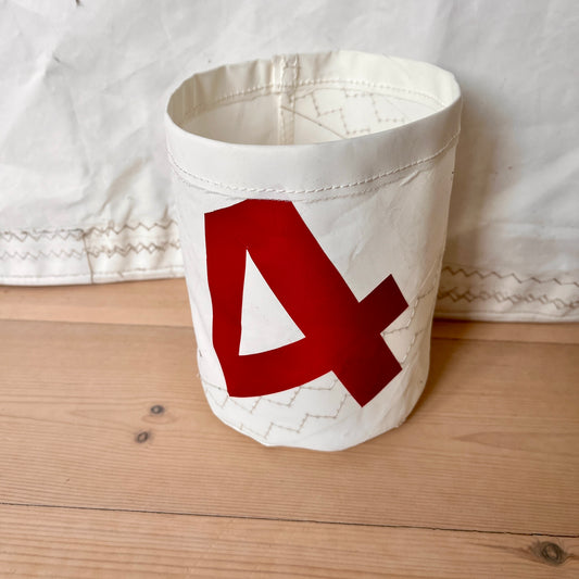 Bestilligsvare. Lyslykt med rødt 4-tall