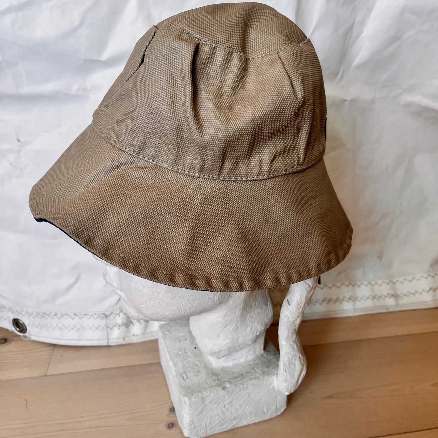 Mousqueton, regnhatt