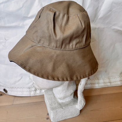 Mousqueton, regnhatt