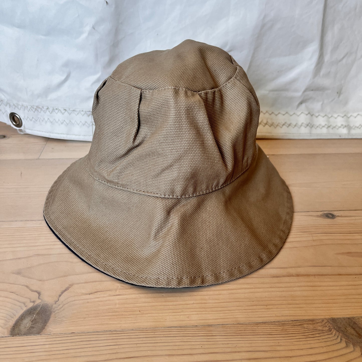 Mousqueton, regnhatt