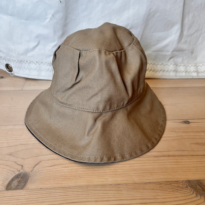 Mousqueton, regnhatt