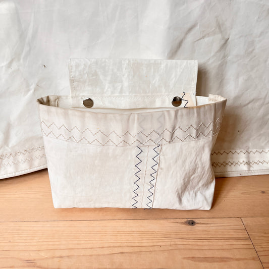 Rekkepose, med blå søm