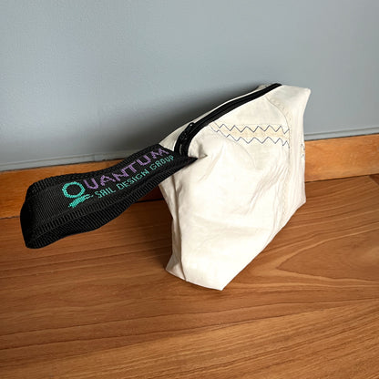 Toalettmappe laget av gammelt seil