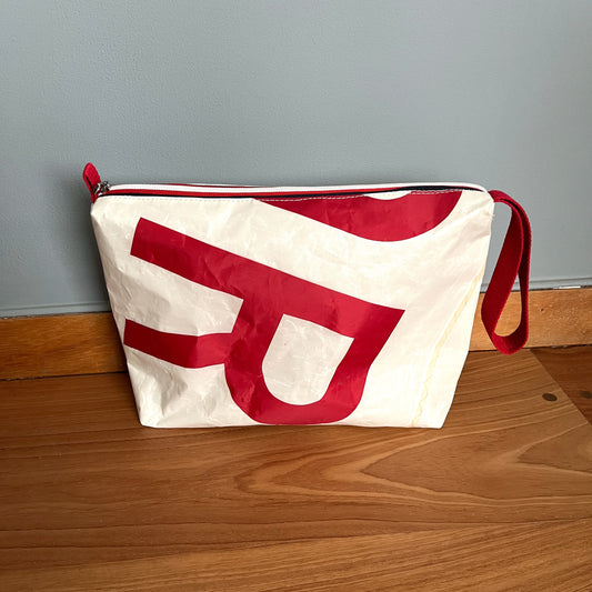 Stor toalettmappe med lus og røde tall