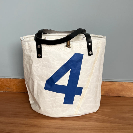 Maritim veske laget av gammelt seil