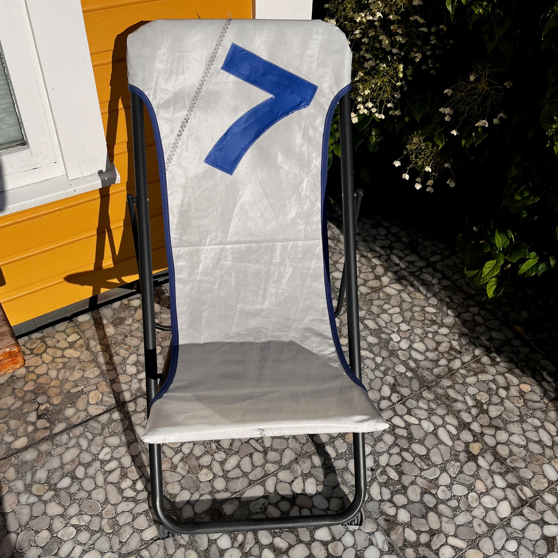 Soltstol med seiltrekk
