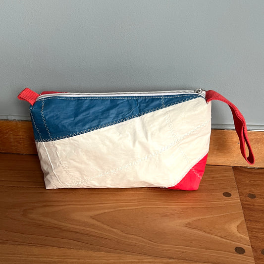 Toalettmappe av seilet til Ratata!