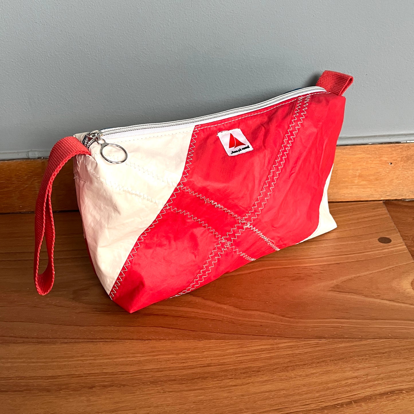 Toalettmappe av seilet til Ratata!