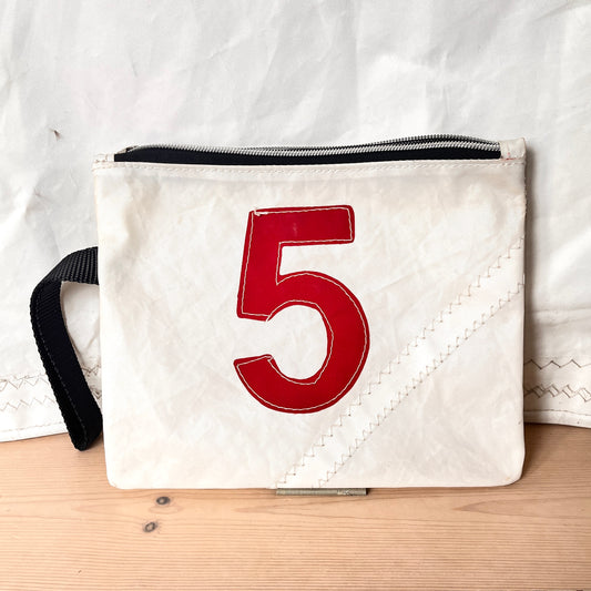 Stor clutch, med rødt 5-tall