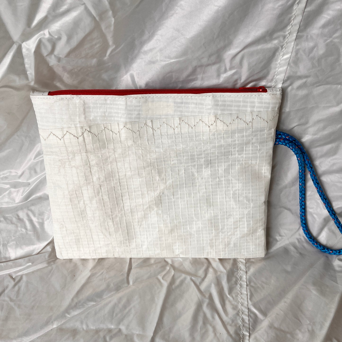 Store clutcher med detaljer fra seil, Jeanneau