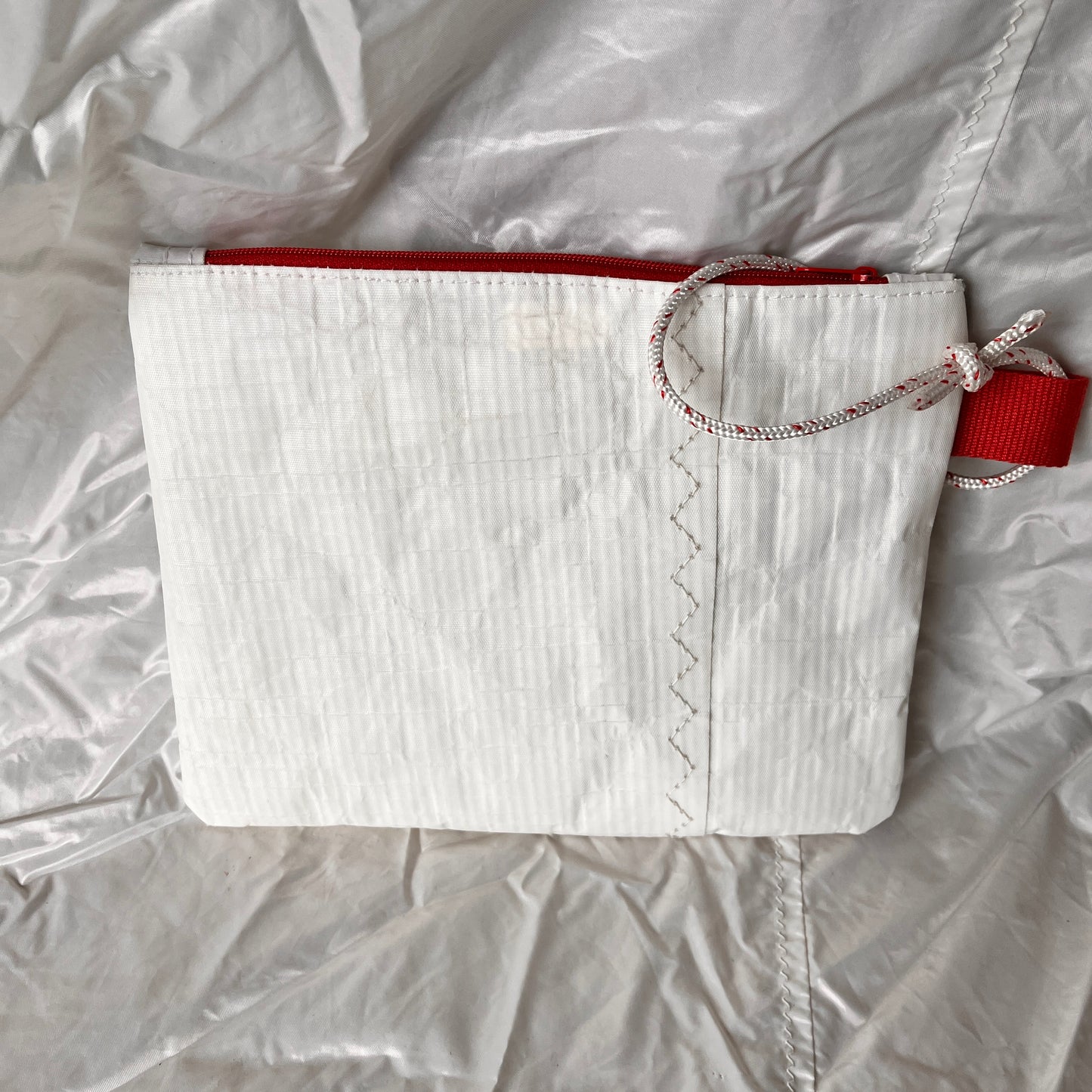 Store clutcher med detaljer fra seil, Jeanneau