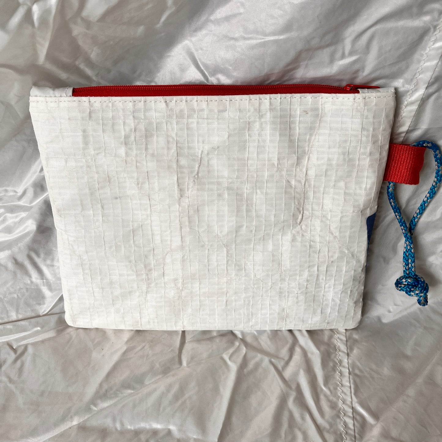 Store clutcher med detaljer fra seil, Jeanneau