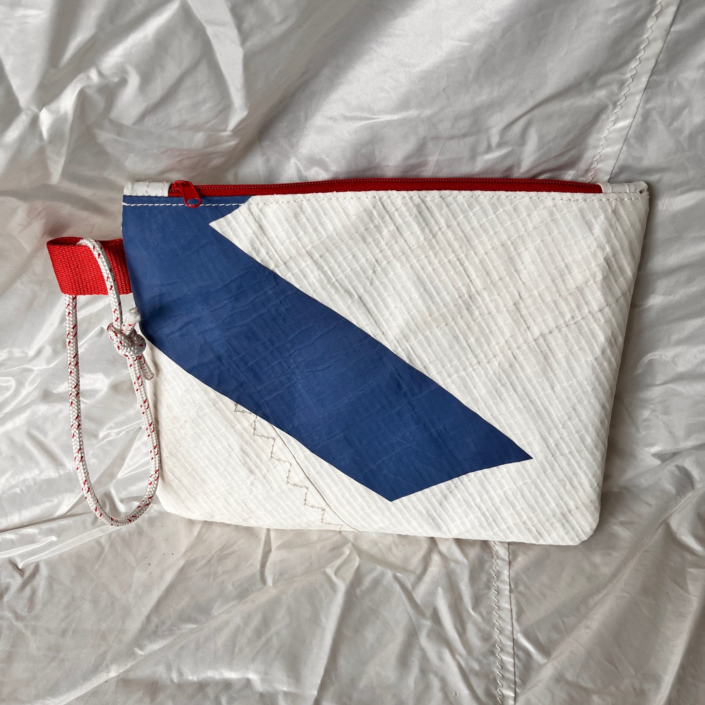 Store clutcher med detaljer fra seil, Jeanneau